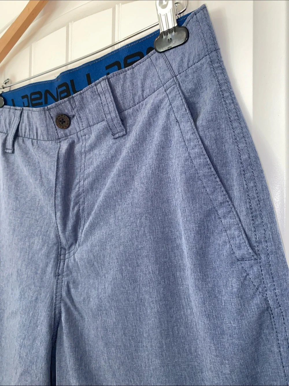 Denali Men's Chambray Blue Flat-Front Shorts size Waist 32